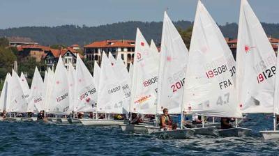 Casi 200 regatistas abren el XXV Trofeo Artea- Escuela de Vela José Luis de Ugarte Casi 200 regatistas abren el XXV Trofeo Artea- Escuela de Vela José Luis de Ugarte