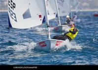 Cebrián aguanta en el podio del Sofía Mapfre tras superar el ecuador