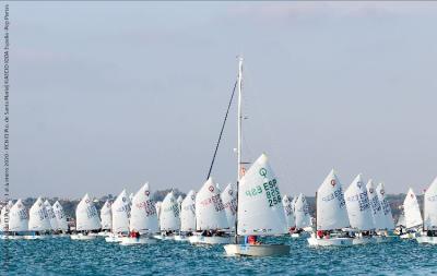 Cerca de 150 regatistas se dan cita en el Nacional de Optimist en Águilas Cerca de 150 regatistas se dan cita en el Nacional de Optimist en Águilas