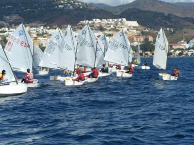 Cerca de 60 barcos participaron en la primera prueba del malagueño de Optimist en el CN Candado Cerca de 60 barcos participaron en la primera prueba del malagueño de Optimist en el CN Candado