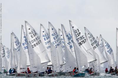 Cerca de 60 Snipe se dan cita en el 'Trofeo Armada' de Santiago de la Ribera Cerca de 60 Snipe se dan cita en el 'Trofeo Armada' de Santiago de la Ribera