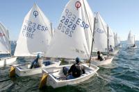 Cerca de un centenar de embarcaciones de las clases Optimist e ILCA 4 surcarán la Ría de Arousa en la Regata GADIS