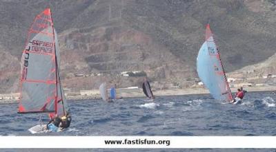 Cinco embarcaciones de la clase 29er tomaron parte este fin de semana en la I COPA DE CANARIAS, TROFEO COMODORO GRAN PREMIO FAST IS FUN Cinco embarcaciones de la clase 29er tomaron parte este fin de semana en la I COPA DE CANARIAS, TROFEO COMODORO GRAN PREMIO FAST IS FUN