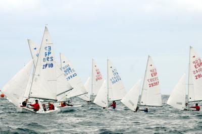 Claro dominio español en el comienzo del Campeonato de Europa de Snipe. Claro dominio español en el comienzo del Campeonato de Europa de Snipe.