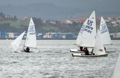 Comenzaron la serie de regatas de snipe en Santander con victorias del Stab y Cohete Comenzaron la serie de regatas de snipe en Santander con victorias del Stab y Cohete