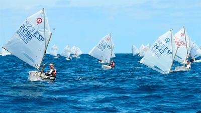 Comenzó el Critérium Balandro Tirma con la disputa de las tres primeras pruebas para los tres grupos de la Clase Optimist. Comenzó el Critérium Balandro Tirma con la disputa de las tres primeras pruebas para los tres grupos de la Clase Optimist.