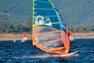 Comenzó en el embalse Gabriel y Galán el Nacional de Fórmula Windsurf Comenzó en el embalse Gabriel y Galán el Nacional de Fórmula Windsurf