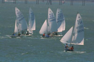 Comenzó en Santander el trofeo de Snipe con los triunfos del Patin y del Güemes Comenzó en Santander el trofeo de Snipe con los triunfos del Patin y del Güemes