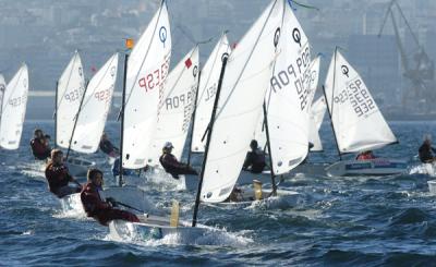 Comienza en Vigo el Meeting Pecanova de Optimist con más de trescientos barcos de quince paises Comienza en Vigo el Meeting Pecanova de Optimist con más de trescientos barcos de quince paises