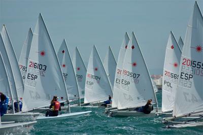 Concluye con éxito en Estepona la segunda prueba oficial de la nueva temporada para las tres disciplinas ILCA. Concluye con éxito en Estepona la segunda prueba oficial de la nueva temporada para las tres disciplinas ILCA.