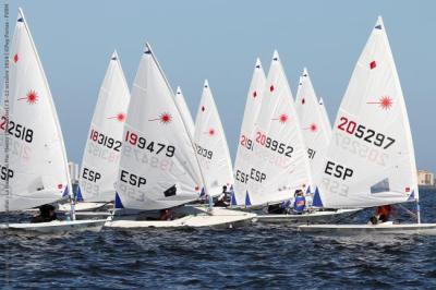 Cristina Pujol y Francisco Sánchez, primeros líderes en el Nacional Laser Radial Cristina Pujol y Francisco Sánchez, primeros líderes en el Nacional Laser Radial