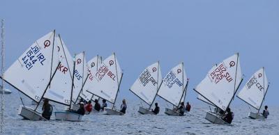 Cuarta jornada del Mundial de Optimist. Melsión Rosselló sube al top ten