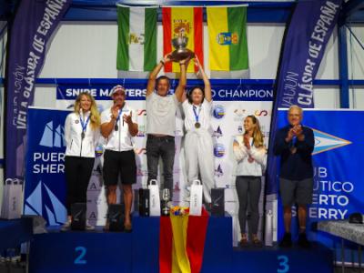Damián Borras y Sara Franceschi se proclaman campeones del Mundo de Snipe Máster en la bahía de Cádiz
