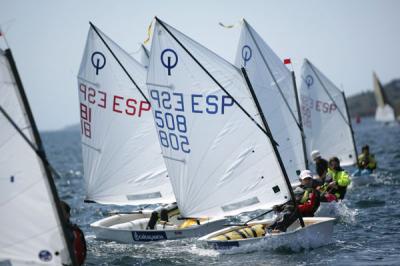 Daniel Álvarez primer líder del Campeonato Gallego de Optimist