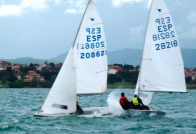 Doblete del Chiqui VI en una complicada jornada en la que daba comienzo al trofeo que cierra la temporada 2015 para la clase snipe Doblete del Chiqui VI en una complicada jornada en la que daba comienzo al trofeo que cierra la temporada 2015 para la clase snipe