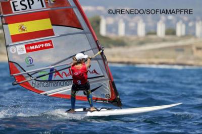 Dos 2º puestos permiten Blanca Manchón confirmar la tercera plaza y aspirar a todo a falta de la doble Medal Race Dos 2º puestos permiten Blanca Manchón confirmar la tercera plaza y aspirar a todo a falta de la doble Medal Race