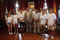 El alcalde de Vilagarcía desea suerte a las 5 tripulaciones gallegas en el Europeo júnior de 420 y 470, esta semana en la Ría de Arousa