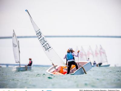 El andaluz Aguilar y los baleares Vicens, Leader y Coll ganan la Regata Test Andaluza 2021 en la bahía gaditana El andaluz Aguilar y los baleares Vicens, Leader y Coll ganan la Regata Test Andaluza 2021 en la bahía gaditana