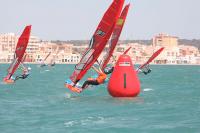 El campeonato de España de windsurf & iqfoil juvenil ha levantado velas con un éxito rotundo de pruebas y condiciones meteorológicas