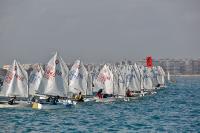 El canario Pablo Tejera y la italiana Lisa Vucetti, primeros líderes en el Trofeo Euromarina Optimist Torrevieja