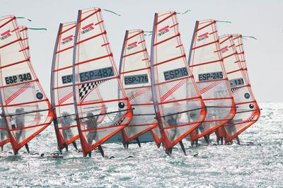 El Club Náutico de Santa Pola recibe a los mejores windsurfistas de la Comunidad Valenciana para competir por el título autonómico El Club Náutico de Santa Pola recibe a los mejores windsurfistas de la Comunidad Valenciana para competir por el título autonómico