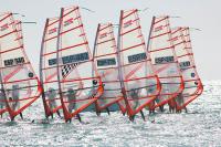 El Club Náutico de Santa Pola recibe a los mejores windsurfistas de la Comunidad Valenciana para competir por el título autonómico