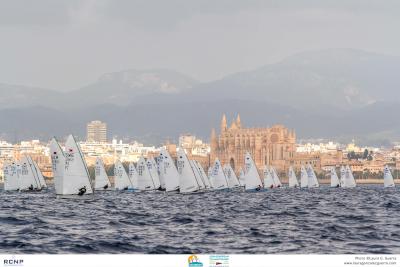 El defensor del título se coloca líder del Campeonato de Europa de OK Dinghy El defensor del título se coloca líder del Campeonato de Europa de OK Dinghy