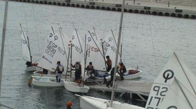 El Equipo Autonómico de Optimist entrenó en La Escola Municipal de Vela de Valencia con la mirada puesta en la Copa de España El Equipo Autonómico de Optimist entrenó en La Escola Municipal de Vela de Valencia con la mirada puesta en la Copa de España
