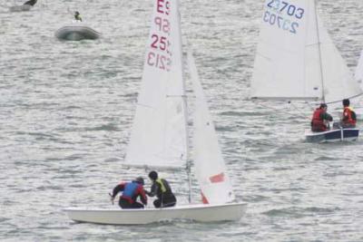 El Escuela de Náutica vence en la unica prueba celebrada el domingo del Trofoe Nordeste de snipe en Santander