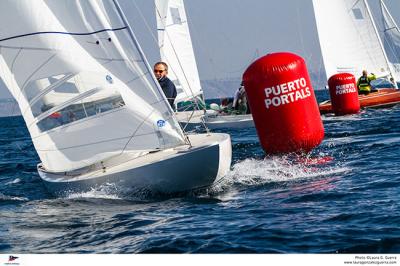 El español Capa se adjudica el primer asalto de la IV Copa del Mediterráneo de Dragon en Puerto Portals El español Capa se adjudica el primer asalto de la IV Copa del Mediterráneo de Dragon en Puerto Portals