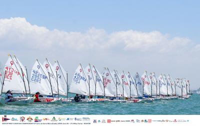 El español Xavier Garcia y la italiana Emilia Salvatore amarran el europeo de Optimist en la bahía gaditana El español Xavier Garcia y la italiana Emilia Salvatore amarran el europeo de Optimist en la bahía gaditana