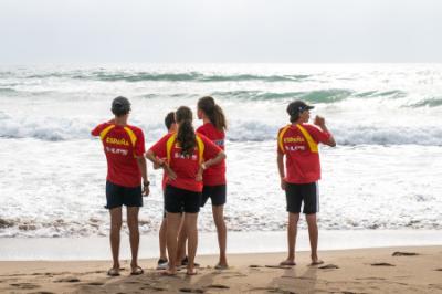 El fuerte oleaje obliga a aplazar la jornada de hoy en el Campeonato del Mundo de Optimist El fuerte oleaje obliga a aplazar la jornada de hoy en el Campeonato del Mundo de Optimist