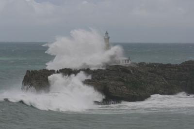 El fuerte temporal de viento y mar que ha azotado a la costa Cantábrica ha dejado sin actividad a la vela santanderina El fuerte temporal de viento y mar que ha azotado a la costa Cantábrica ha dejado sin actividad a la vela santanderina