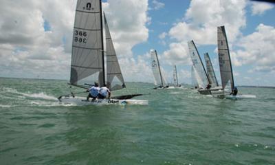 El gaditano Santiago Nieto levanta la primera copa autonómica de Catamarán en aguas de la bahía de Cádiz