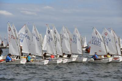 El italiano Jesper Karlsen es el nuevo líder del 35º Palamós Optimist Trophy El italiano Jesper Karlsen es el nuevo líder del 35º Palamós Optimist Trophy