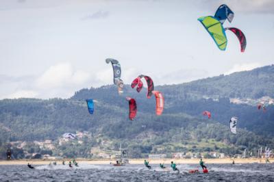 El KiteFest Cesantes Trofeo Xunta de Galicia brilla en el estreno de su sexta edición