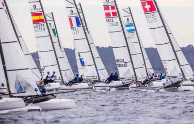 El Nacra de Fernando y Tara, 470 de Barreiros Curbelo y Marina Alabau a la Medal Race El Nacra de Fernando y Tara, 470 de Barreiros Curbelo y Marina Alabau a la Medal Race