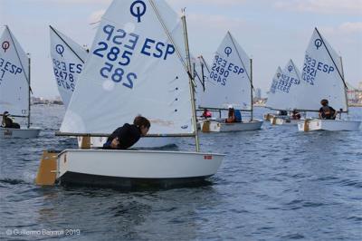 El RCN Valencia ha celebrado hoy la última jornada del Trofeo Presidente de vela ligera. El RCN Valencia ha celebrado hoy la última jornada del Trofeo Presidente de vela ligera.