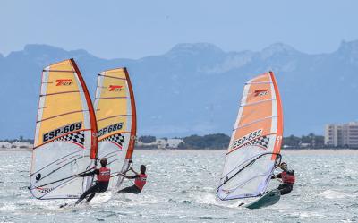 El RCN Valencia se abre al windsurf El RCN Valencia se abre al windsurf