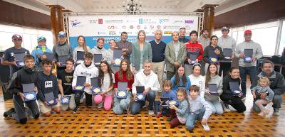 El Real Club Náutico de Vigo conquista la Semana del Atlántico en 420 y Snipe, pero se le escapa otra vez la clase Vaurien El Real Club Náutico de Vigo conquista la Semana del Atlántico en 420 y Snipe, pero se le escapa otra vez la clase Vaurien