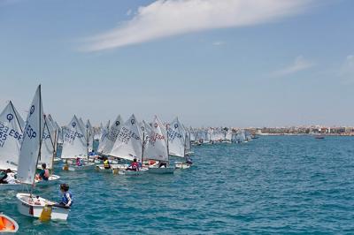 El Real Club Náutico Torrevieja ha celebrado en sus aguas el Autonómico de Optimist B El Real Club Náutico Torrevieja ha celebrado en sus aguas el Autonómico de Optimist B