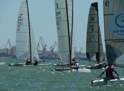El sevillano Luis Álvarez, líder provisional y ajustado de la Copa de Andalucía de Catamarán El sevillano Luis Álvarez, líder provisional y ajustado de la Copa de Andalucía de Catamarán