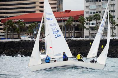 El Spinnaker de Inglaterra lidera la Regata Internacional Team Racing El Spinnaker de Inglaterra lidera la Regata Internacional Team Racing