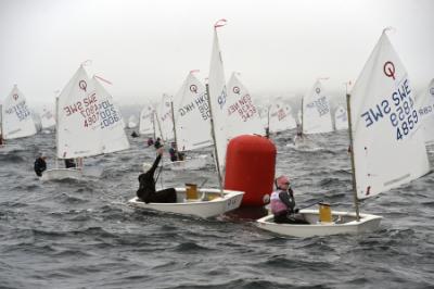El sueco Oscar Wetter líder en solitario tras la primera jornada del 34ª Palamós Optimist Trophy El sueco Oscar Wetter líder en solitario tras la primera jornada del 34ª Palamós Optimist Trophy