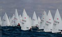 El Trofeo Barco de Sal de Vela Ligera, cierra la primera jornada con los favoritos cumpliendo el guión