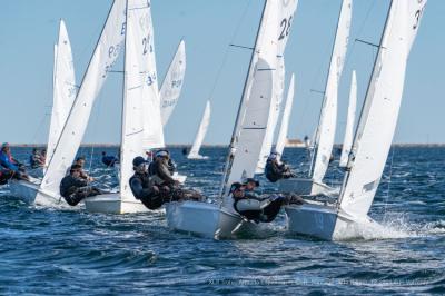 El tándem Fresneda asumen el mando en el Trofeo Armada de Snipe