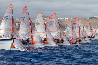 El viento acompaña en la inauguración del campeonato de España de 29er El viento acompaña en la inauguración del campeonato de España de 29er