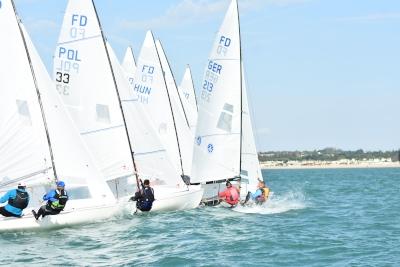 El viento baja y sube la tensión entre los aspirantes al Campeonato de Europa de Flying Dutchman El viento baja y sube la tensión entre los aspirantes al Campeonato de Europa de Flying Dutchman