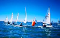 El viento caprichoso marca el compás en Cádiz