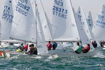 El viento condiciona el Trofeo Armada en su segunda jornada en el Mar Menor